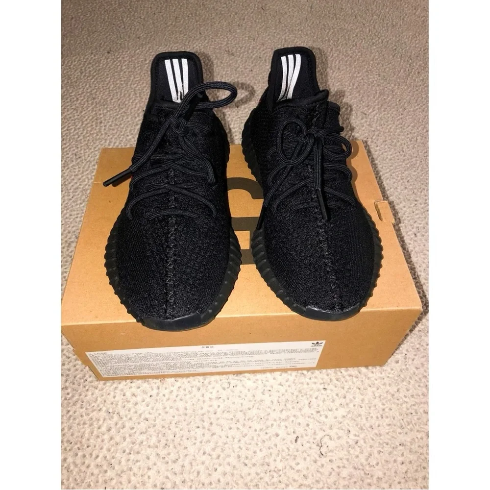 YEEZY - Picture 8 of 12